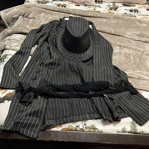 Gangster woman costume from Spirit Halloween size medium